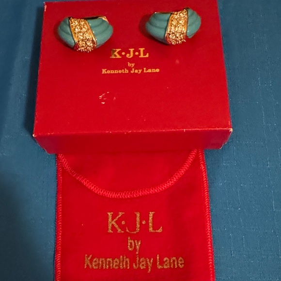 Kenneth Jay Lane Gold and Blue Faux Turquoise Clip On Earrings - Picture 9 of 10